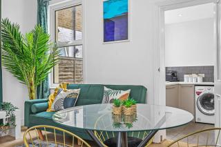 5-Bed London Croydon Townhouse by Harlingtoin - 3