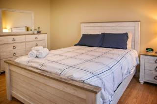 Lodge on Lamoka Guest House - 9