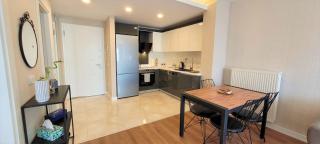 Chic 1br Retreat In A Quiet, Charming Neighborhood - 2