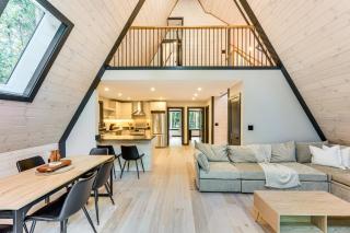 Hike, Ski and Explore Serene Danbury Cabin with Sauna - 1