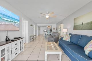 112 - Updated 2/2 Oceanfront Ground Floor Corner - 7