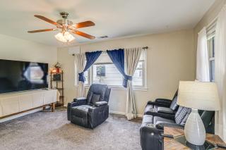 2 Mi to Zoo, Fenced Yard Family Home in Wichita! - 8