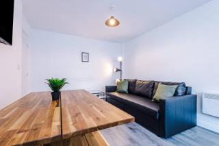 Walkable distance to LFC & EFC Stadiums - 4