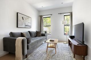 Blueground Greenpoint view nr McGolrick Park NYC-2071 - 0