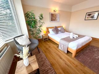 Spacious Three Bedroom in Bournemouth - 5 Mins Walk to Beach - Free Parking - 2