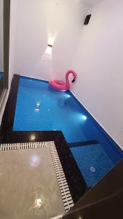 The Royal Ascot Holiday Home Room with attached indoor private pool - 2