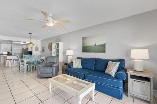 112 - Updated 2/2 Oceanfront Ground Floor Corner - 5