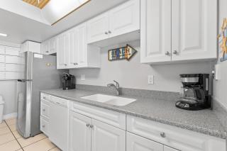 112 - Updated 2/2 Oceanfront Ground Floor Corner - 1