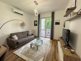 Modern apartment in a green setting - 0