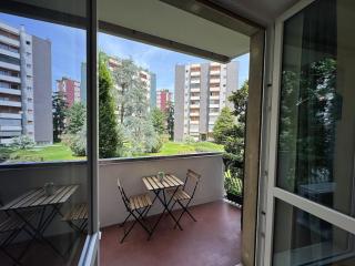 Modern apartment in a green setting - 6