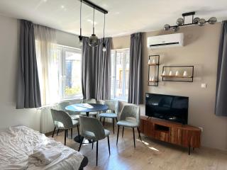 Prime Stay - Deluxe 3 Bedroom Family Apartment - Parking Included - 0