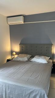 T2 - King Size, Sobre & élégant, Parking privé, Wifi, centre-ville & plages à pied - 4