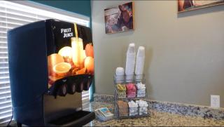 Econo Lodge Inn & Suites - 6