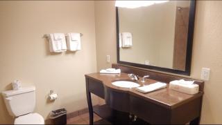 Econo Lodge Inn & Suites - 2