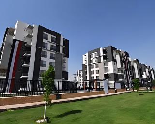 Modern Apartment in Sheikh Zayed Compound - 1