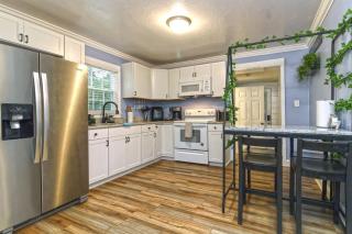 Charming 3bdrm 2ba mins to Downtown - 2