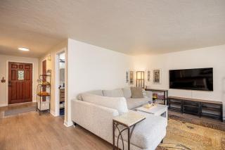 Cozy 3-Bedroom Townhome - 3 Miles from OSU! - 3