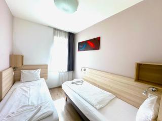Prime Stay - Modern 3 Bedroom Family Apartment - 5