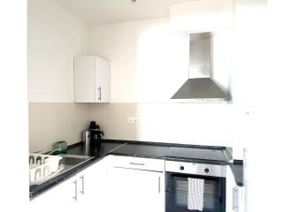 Prime Stay - Modern 3 Bedroom Family Apartment - 4