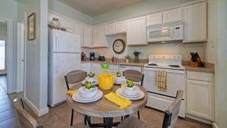 Sleeps 10 Two Condos. Pet-Friendly Beach access - 7