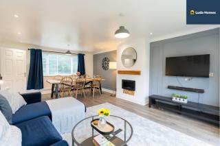 Comfy Home - Close to hospital - Sleeps 7 - wParking - 8