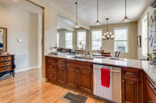 Explore Historic Dtwn! Walkable Loft in Murphy - 3