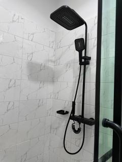 Near Lakowe Golf and Lekki FTZ Minutes From Awoyaya with Constant Power, Wi-Fi, Gym by Crystal Stays - 2