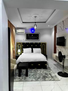 Near Lakowe Golf and Lekki FTZ Minutes From Awoyaya with Constant Power, Wi-Fi, Gym by Crystal Stays - 6