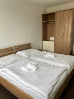 Fine Restaurant & Apartments - 9