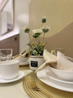 Luxxe Elite Suite at Shore 3 Residences near SM Mall of Asia and Manila Bay Seaside - 2