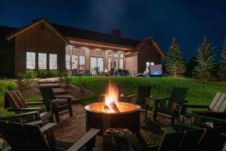 Basecamp Stays - Lux Teton Lodge Privacy & Hot Tub - 6