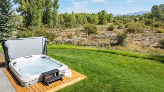Basecamp Stays - Lux Teton Lodge Privacy & Hot Tub - 4