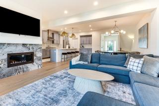 Family Haven, Walk to Dtwn Erie Bring Your Pets! - 0