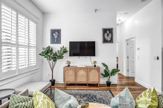 Newly refreshed 2 BR Apt for LoZ fans - 6