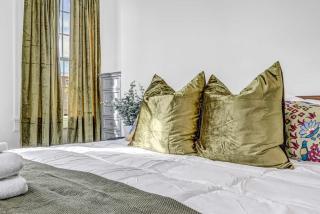 Newly refreshed 2 BR Apt for LoZ fans - 2