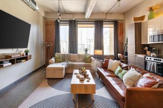 Modern-Chic Loft in Heart of Dallas - 3