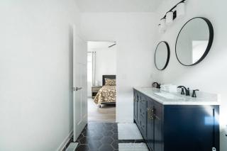 Central • Bright & Spacious • Pets Welcome - 5