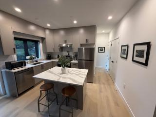 Modern 2BR Coach House, West Van- New Construction - 8