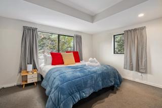 Woodbury Retreat Panoramic Views - 1