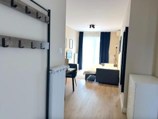 Prime Stay - Modern 1 Bedroom Apartment with Free Parking & Balcony - 2