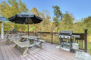 Riverfront Home with Hot Tub Near Killington Resort - 9