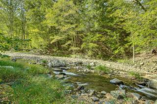 Riverfront Home with Hot Tub Near Killington Resort - 8