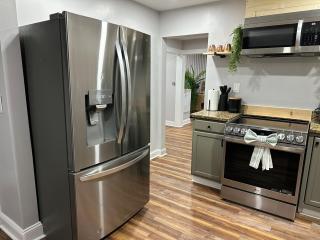 Unique 3Bd 2Ba GAME ROOM mins to Downtown - 9