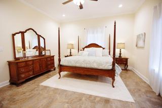 In the HEART of Knoxville3BR 2BA Sleeps 10 - 9