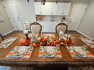 In the HEART of Knoxville3BR 2BA Sleeps 10 - 6