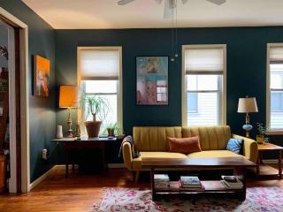 Sunny & spacious pied-à-terre by Union & Proctors! - 9