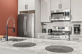 Brewerytown Modern Retreat - 4