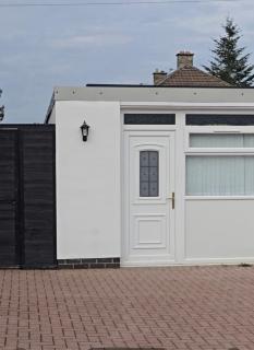 A bedsit for busy minds made to relax and unwind - 0