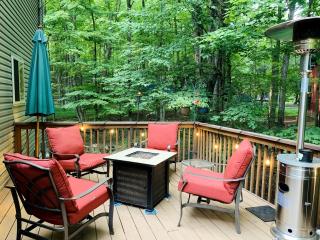 Lake Cabin with Hot-Tub and Deck in Pennsylvania - 4