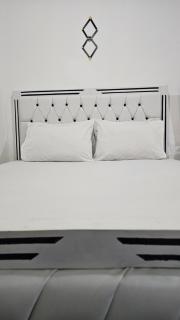 Executive Studio - 8